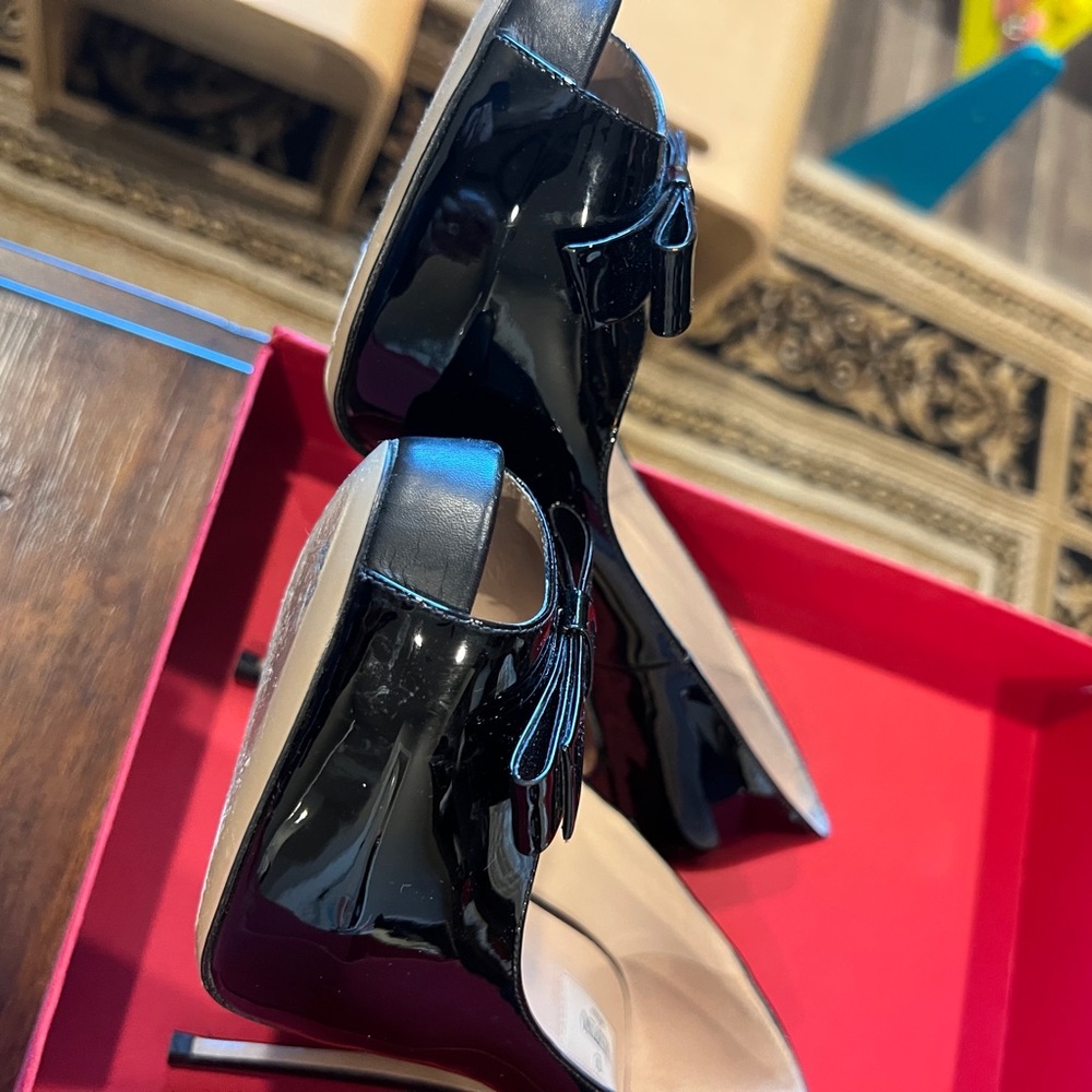 Valentino Garavani
Patent Leather Open Toe Bow Pumps
Size 38 - Picture 8 of 10